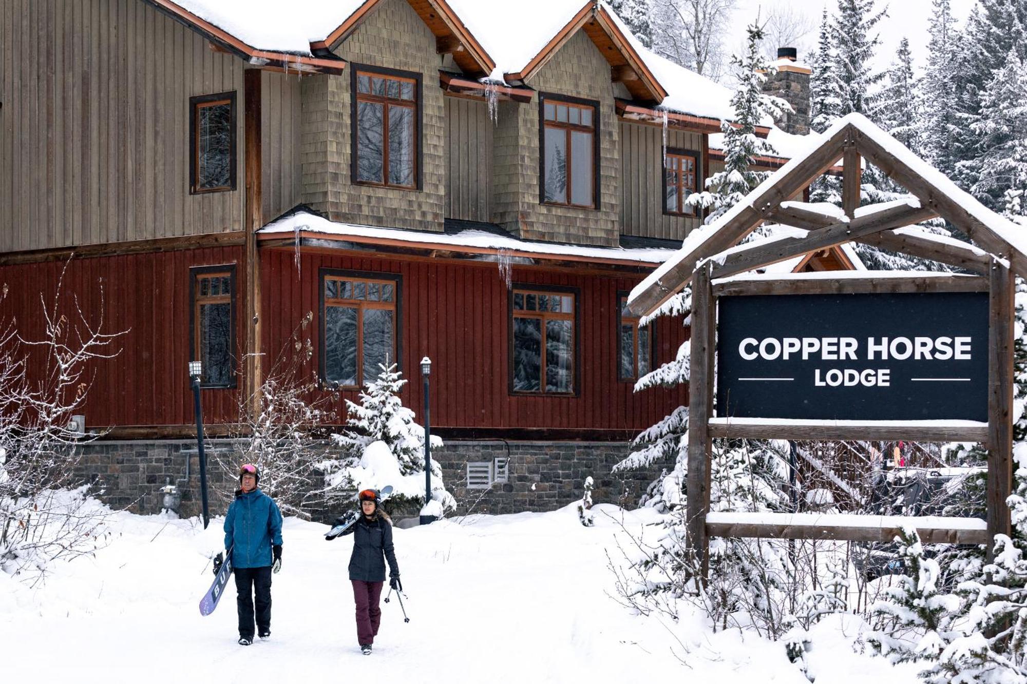 Copper Horse Lodge Golden Ngoại thất bức ảnh